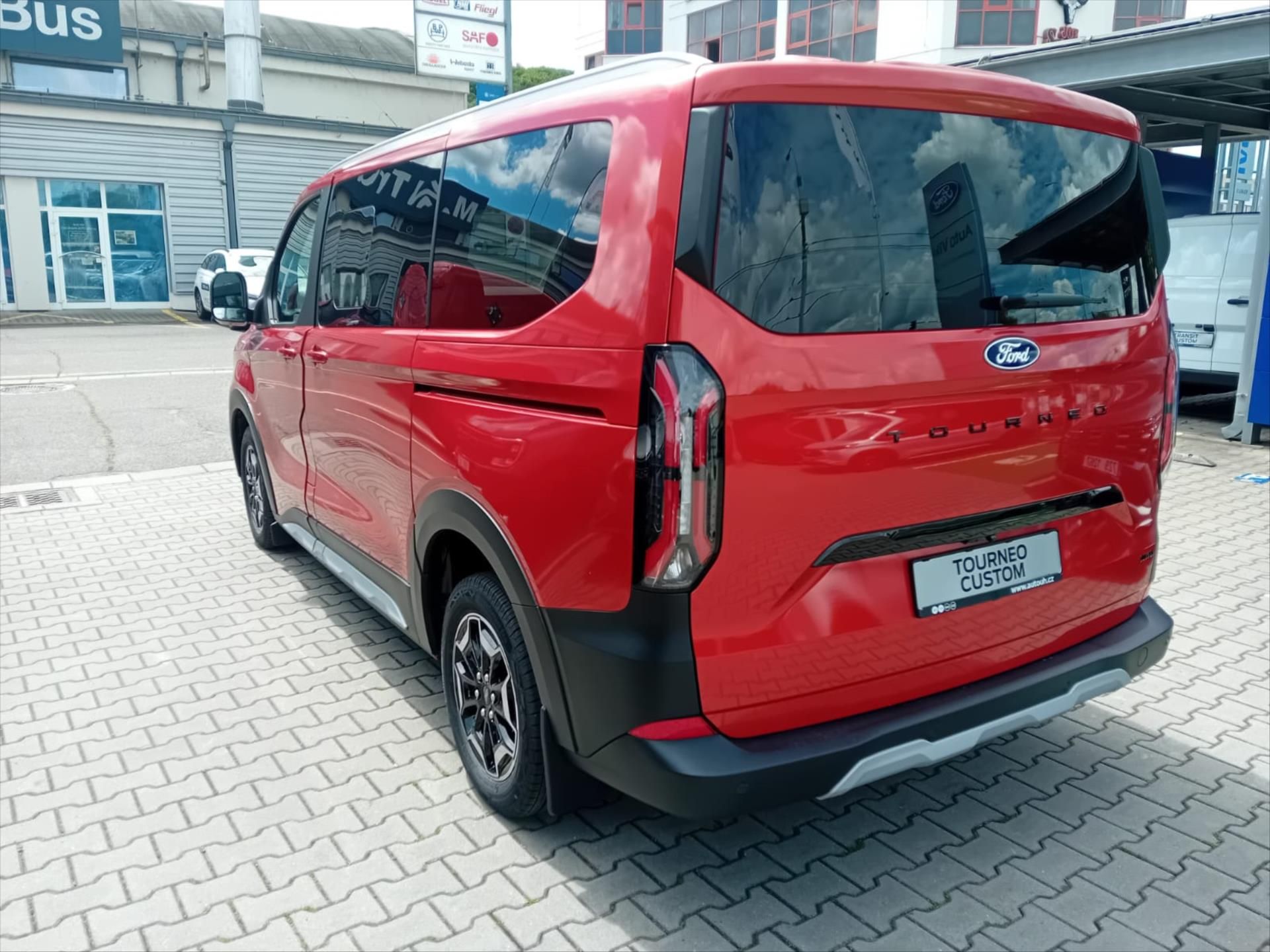 Ford Tourneo Custom, 2,0 EcoBlue 125kW/170k AWD  Ac - fotka 4