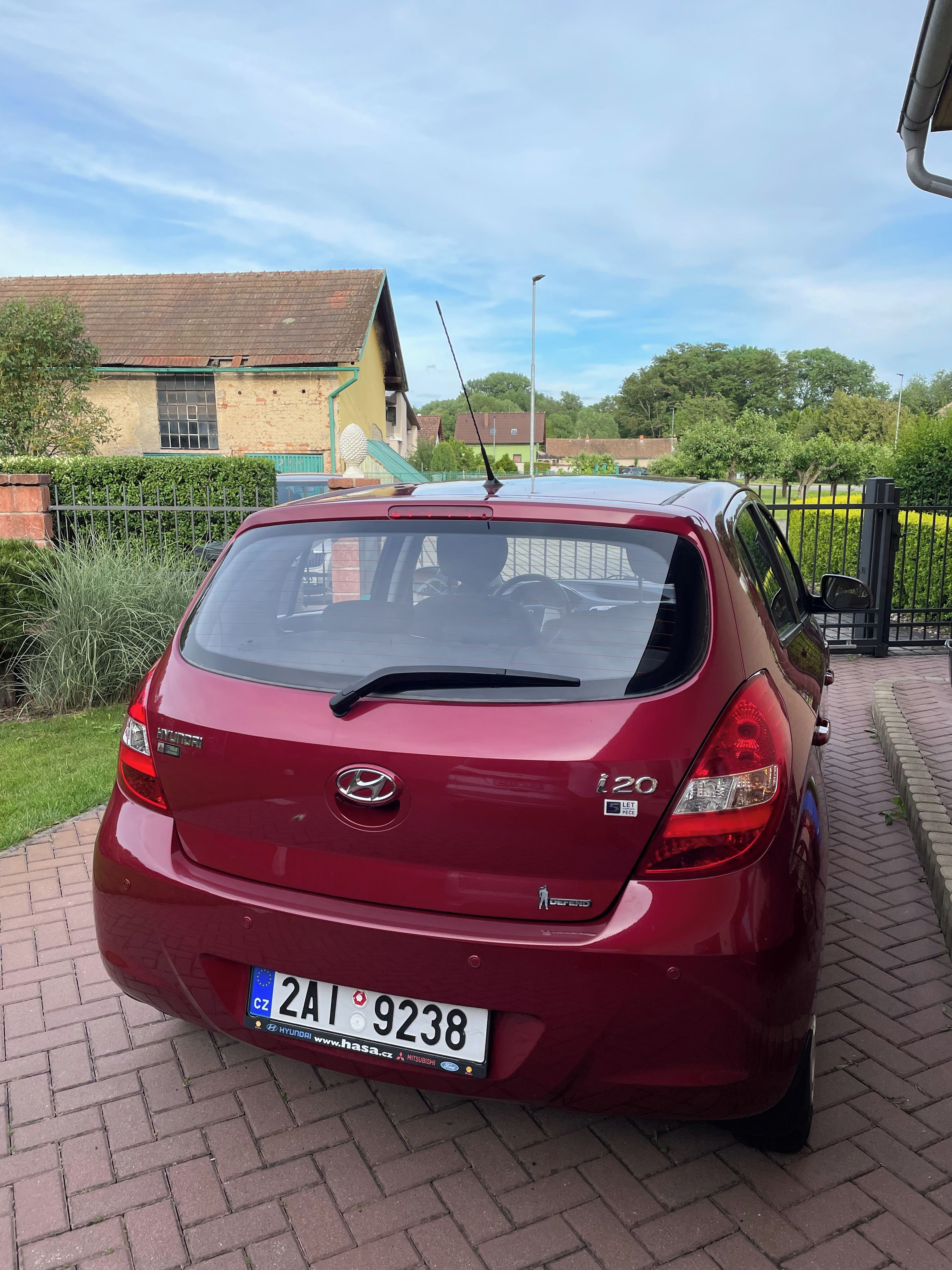 Hyundai i20, 1.4 AUTOMAT, ČR,1. maj., GARÁŽ - fotka 2