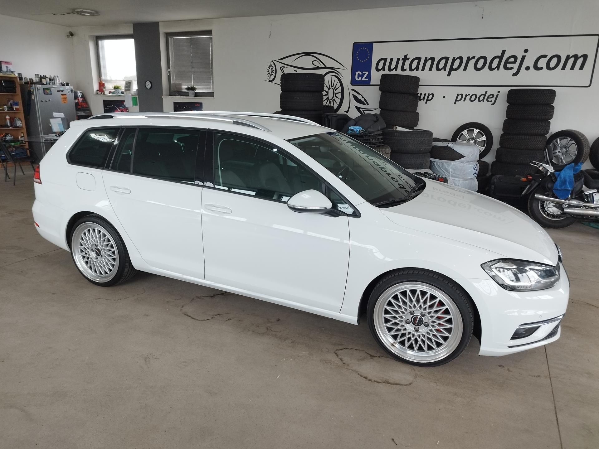 Volkswagen Golf, TSI,92KW,FULL,LED,19ALU,TAŽNÝ - fotka 5