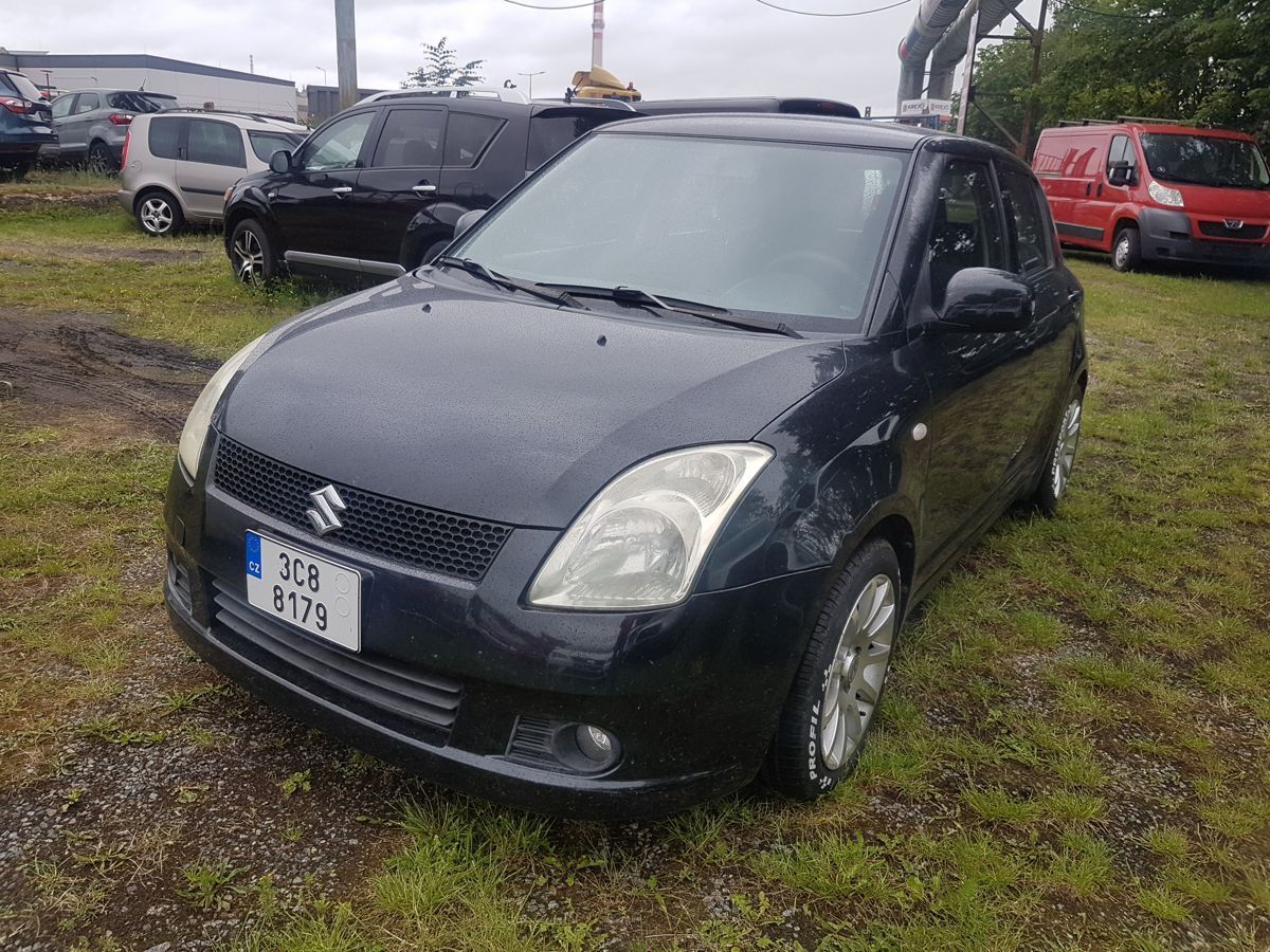 Suzuki Swift, 1.3i 67KW KLIMA - fotka 3