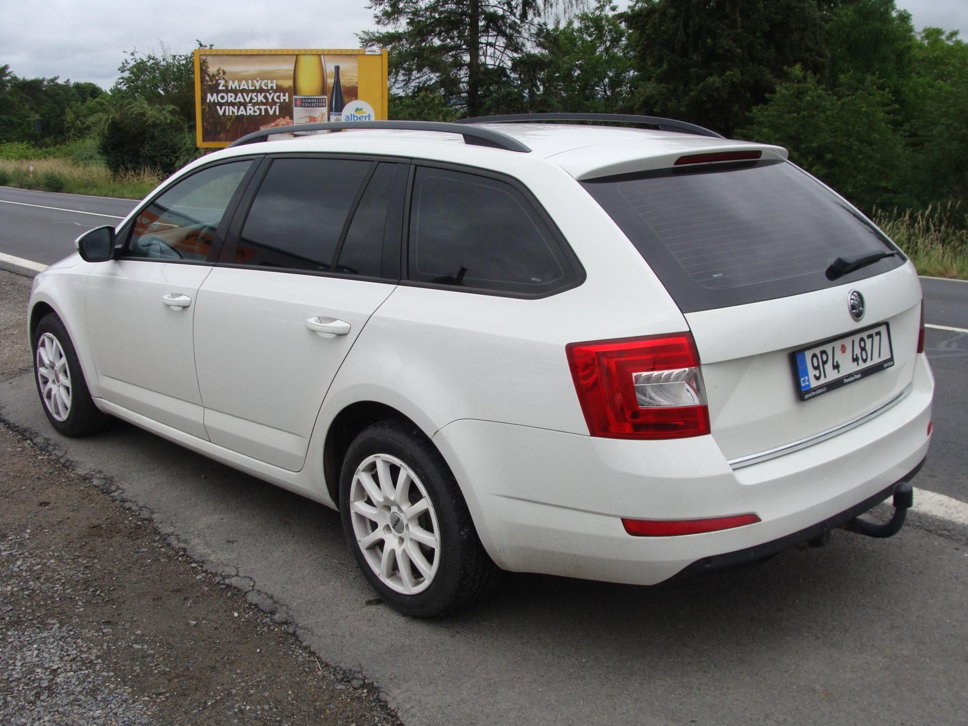 Škoda Octavia, 1.6 TDi, 66 kW, klimatizace - fotka 3
