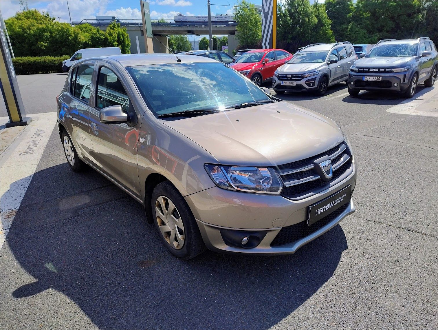 Dacia Sandero, 1,2 16V 75k Arctica, ČR, 1.maj - fotka 3