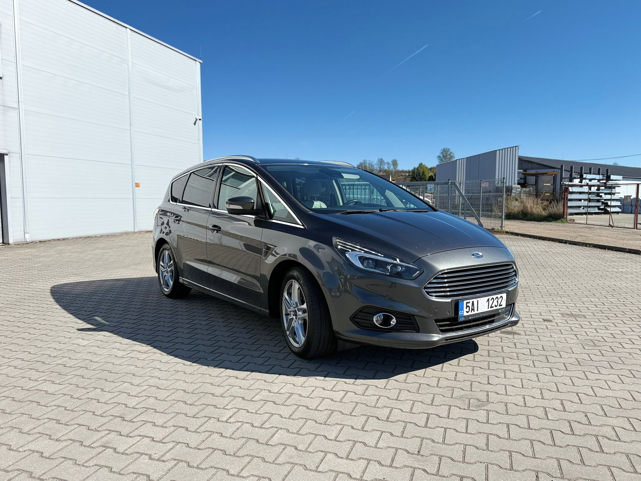 Ford S-MAX, Titanium 2.0 TDCi 110 kW 4x4 - fotka 2