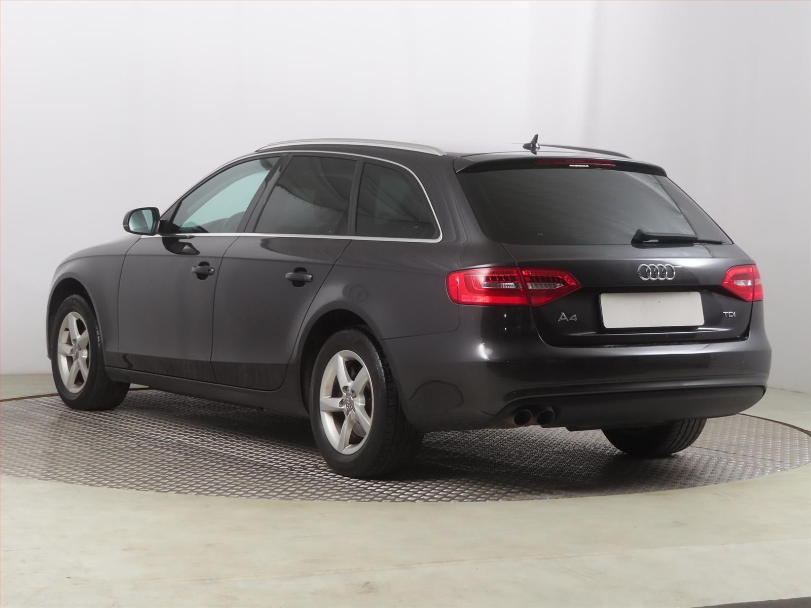 Audi A4, 2.0 TDI, Attraction, Automat - fotka 4