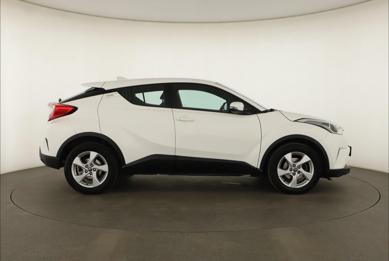 Toyota C-HR, 1.2 Turbo, ČR,1.maj - fotka 6