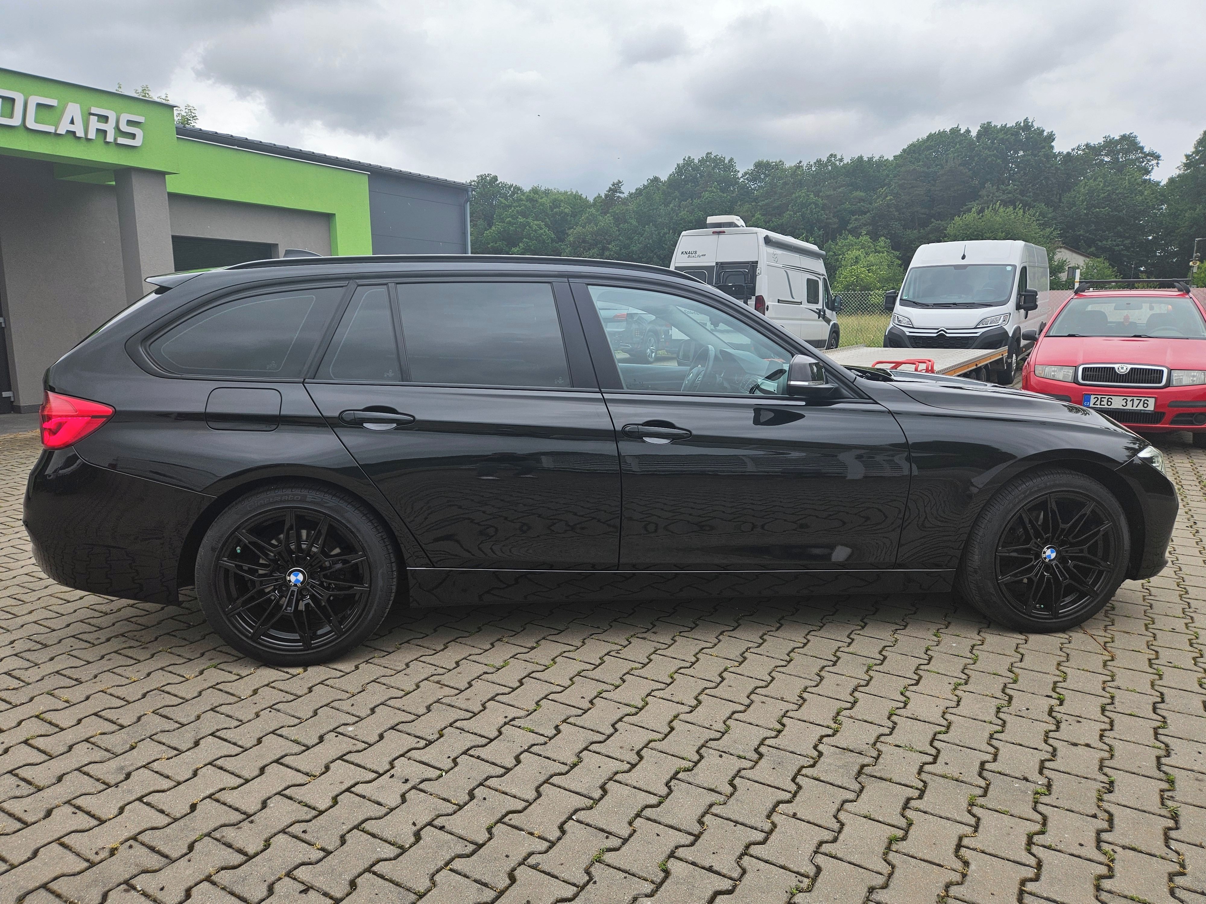 BMW Řada 3, 320i Touring LED ACC NAVI - fotka 3