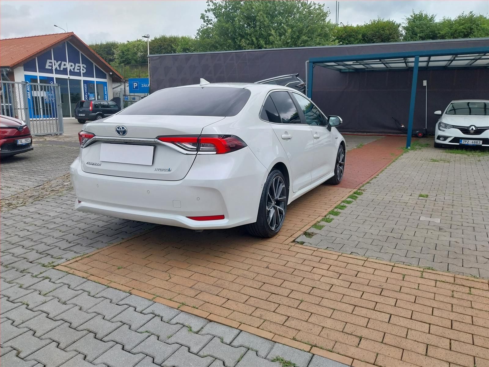 Toyota Corolla, 1.8 Hybrid, Automat, ČR,1.maj - fotka 5