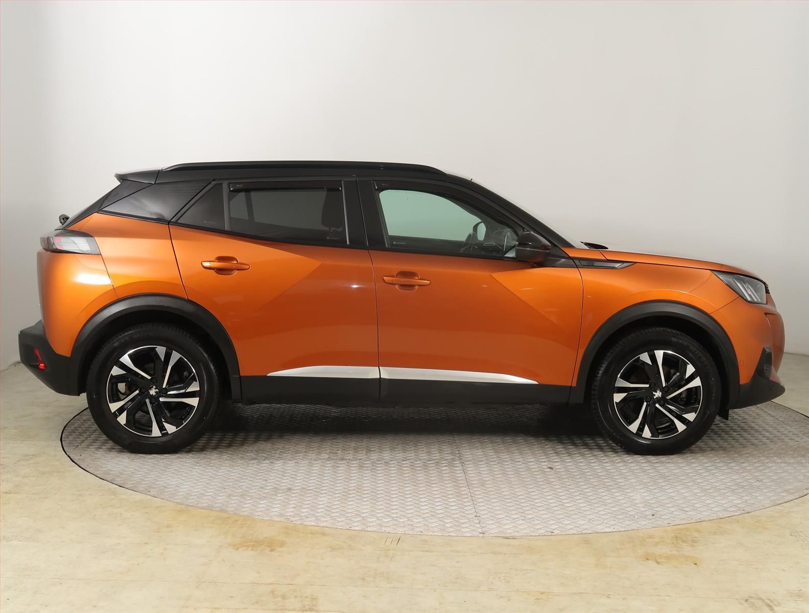 Peugeot 2008, 50 kWh, SoH 91%, GT, Automat - fotka 6