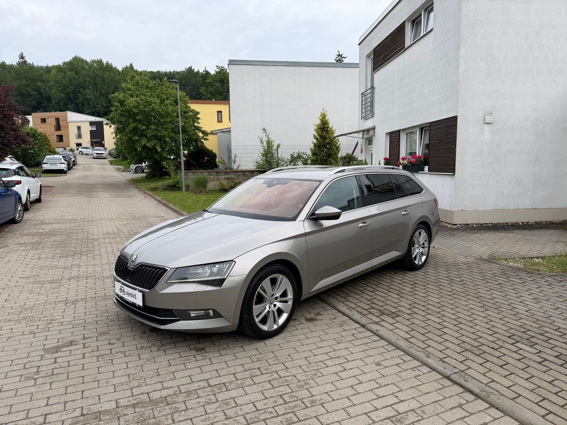 Škoda Superb, Combi/2.0TDI/DSG/Style/LED - fotka 2