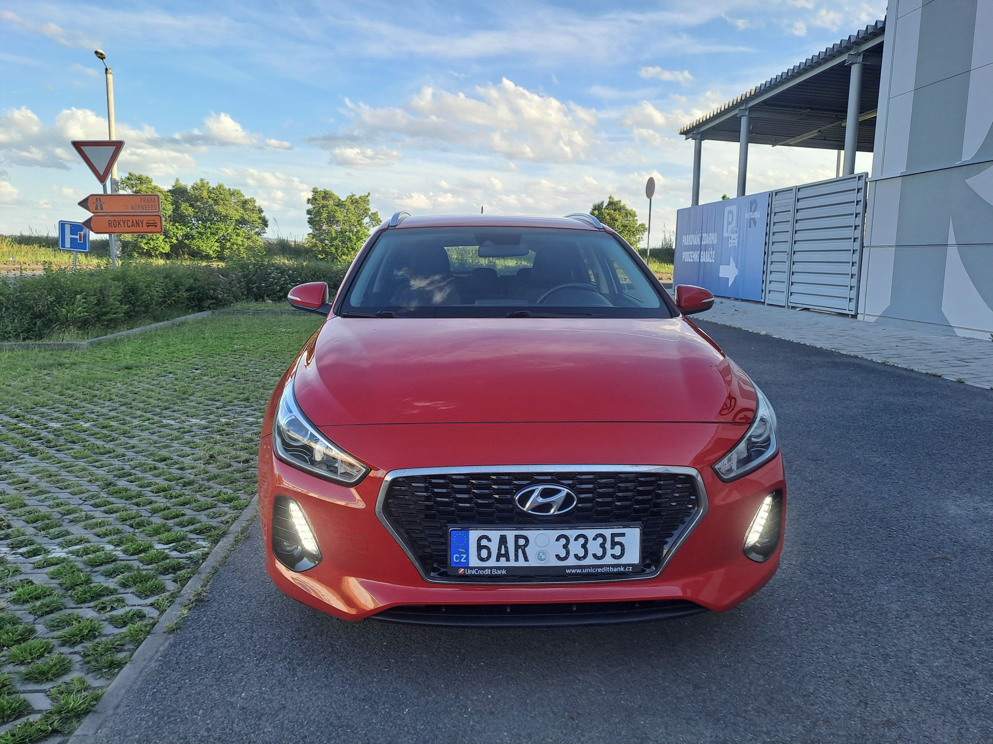 Hyundai i30, 1.0T-GDI 88KW 2MAJ EXTRA PĚKNÉ - fotka 2