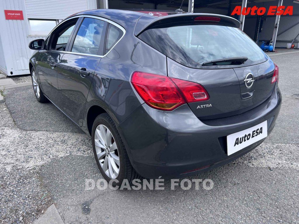 Opel Astra, 1.6i,ČR - fotka 2