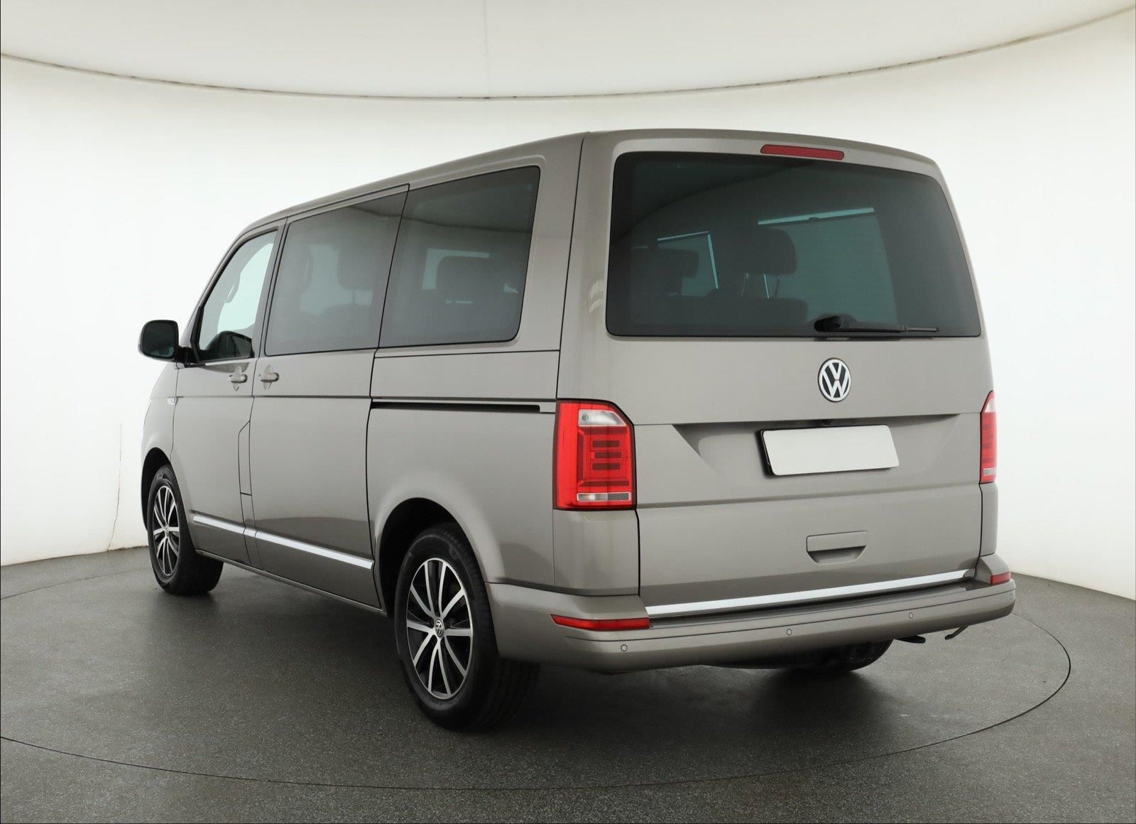 Volkswagen Multivan, 2.0 TDI, Highline, 7 míst, KR - fotka 4