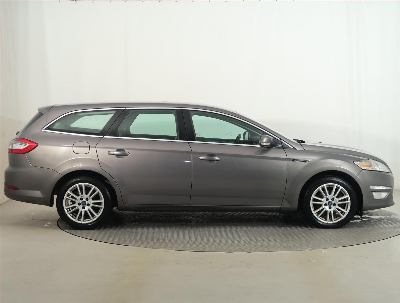 Ford Mondeo, 2.0 TDCi, Serv.kniha, Navi - fotka 6
