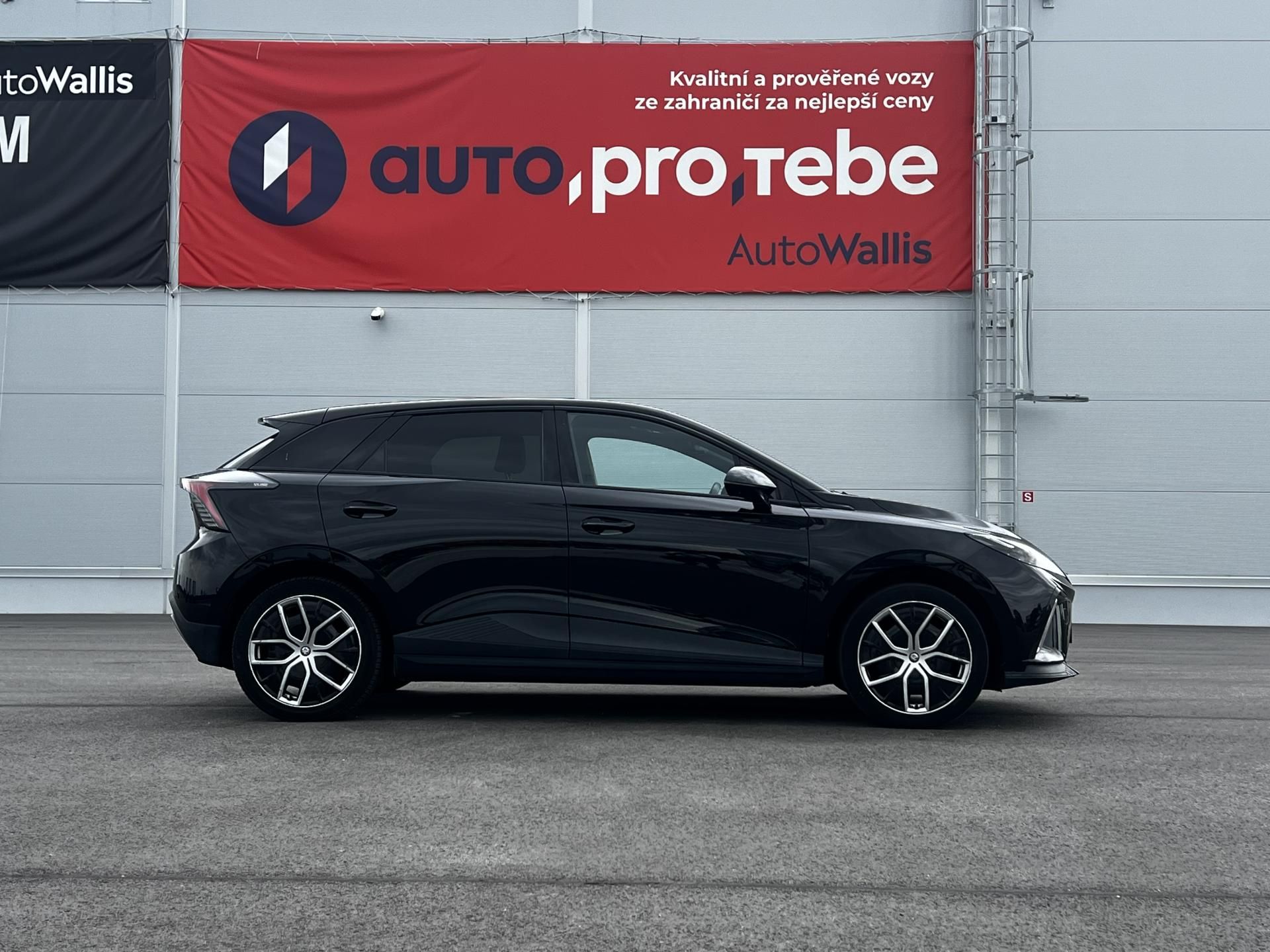 MG MG4, 150kW 64kWh LUXURY 1.Maj DPH - fotka 3