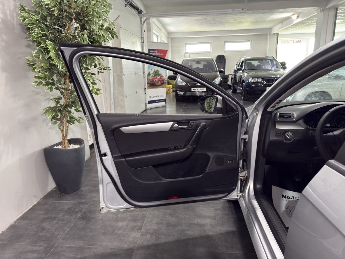 Volkswagen Passat, 1,6   TDI 77KW VÝHŘEV TAŽNÉ - fotka 6