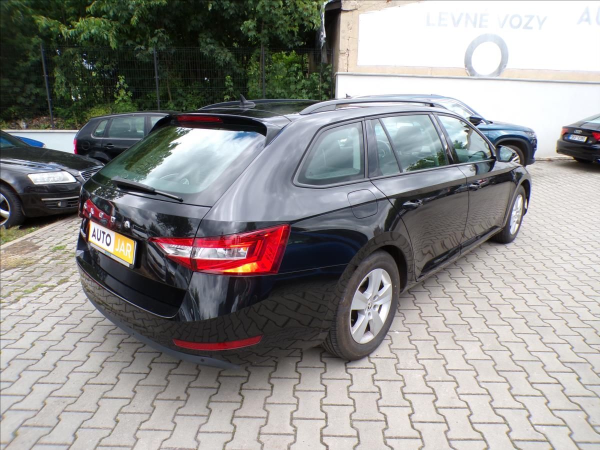 Škoda Superb, 2,0 TDI  NAVIGACE - fotka 5