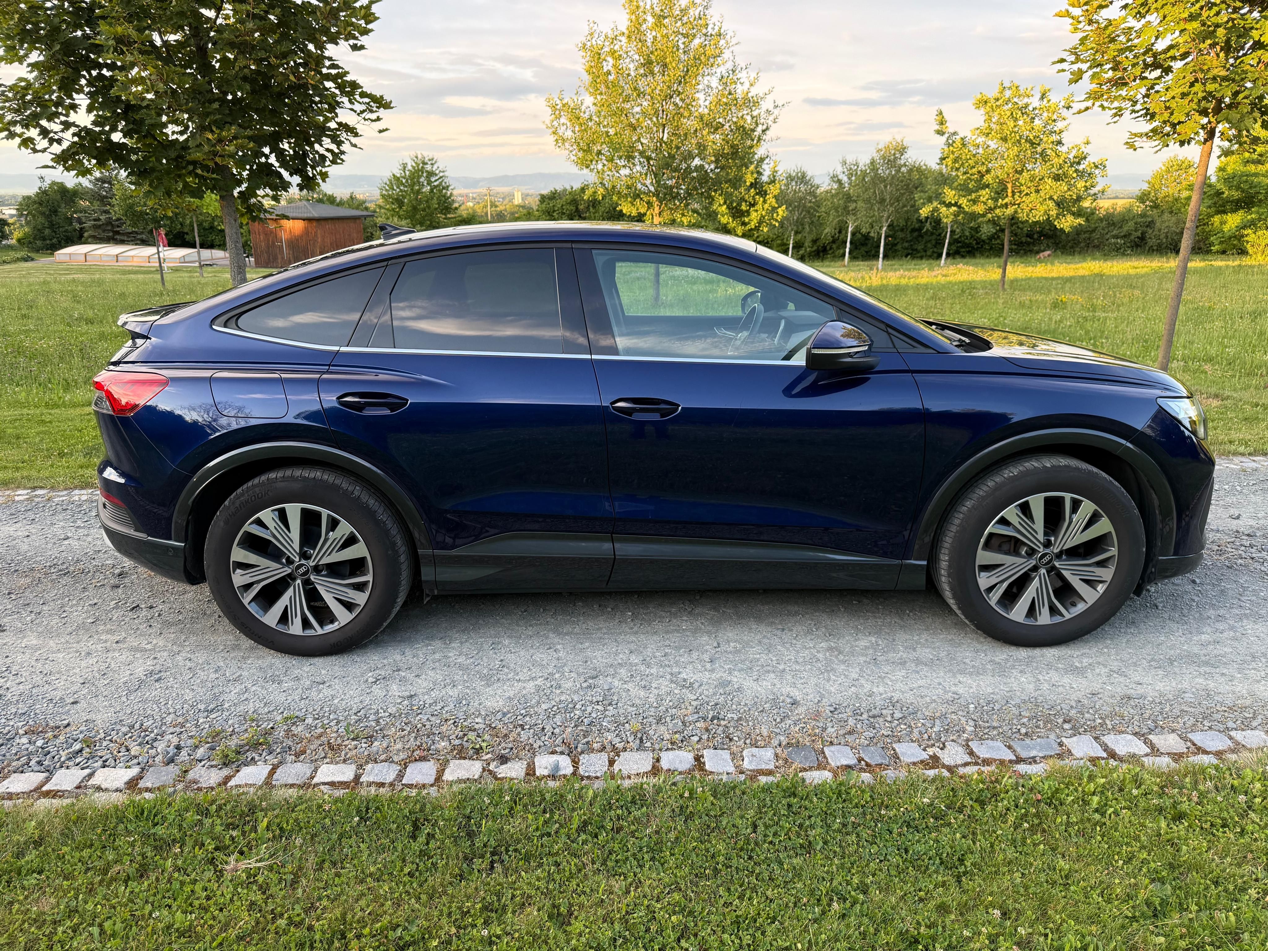Audi Q4 e-tron, 150kW, panorama, tažné,SoH 95% - fotka 5