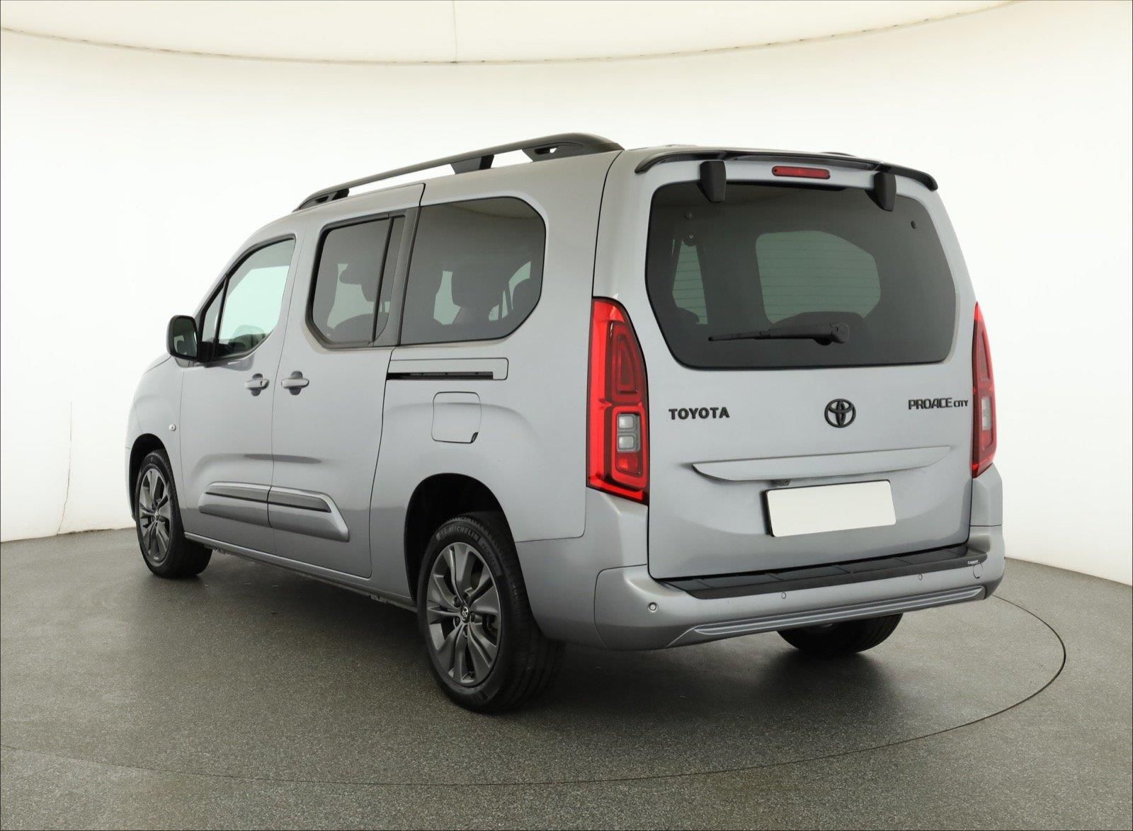 Toyota Proace City Verso, Maxi 1.5 D-4D, Family, 7Míst - fotka 3