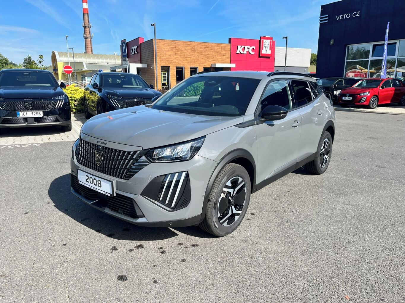Peugeot 2008, ALLURE Hybrid 145 e-DCS6 - fotka 2