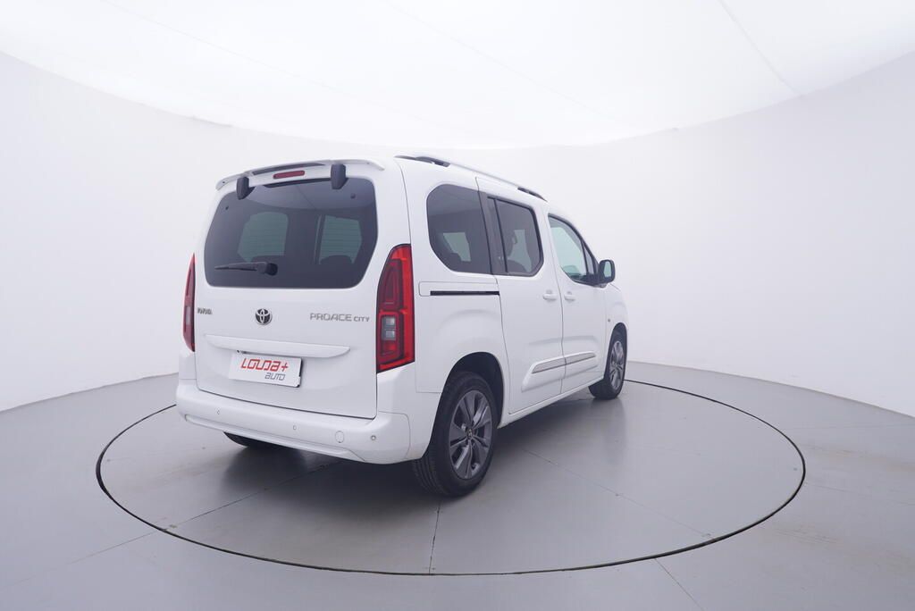 Toyota Proace City Verso, 1.5 D4-D 96 kW - fotka 5