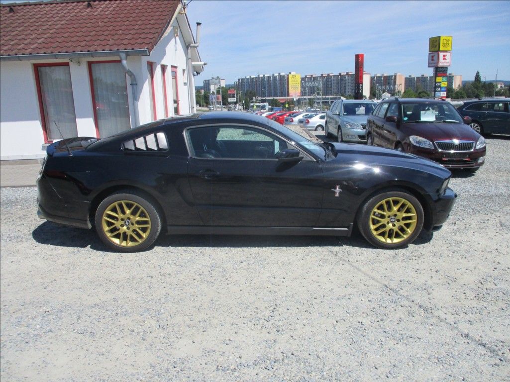 Ford Mustang, 3,7 L V6, klima, 224kW, - fotka 5
