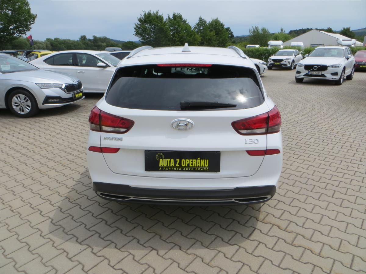 Hyundai i30, 1,5 T-GDI mHEV Family Smart 11 - fotka 6