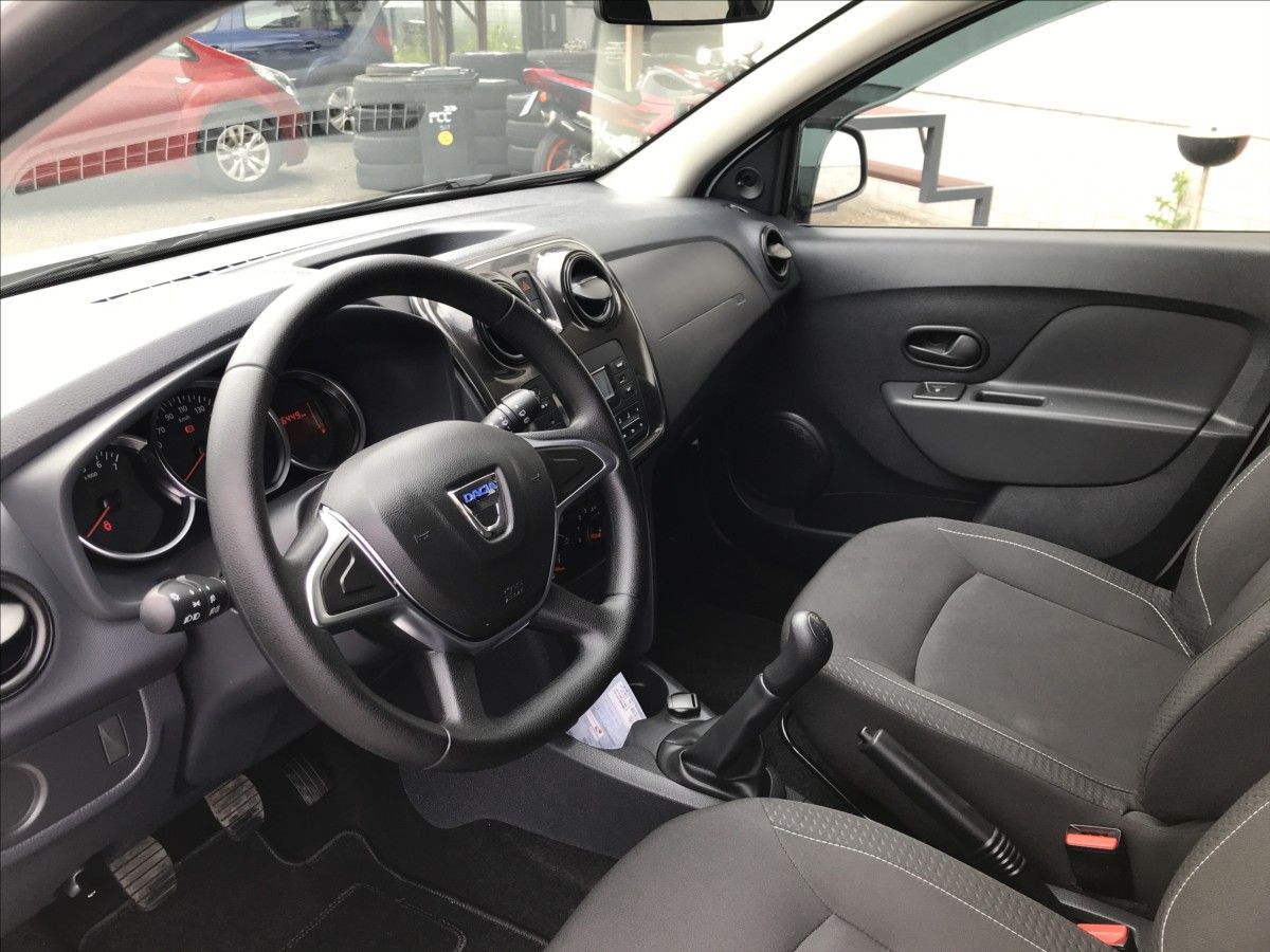 Dacia Sandero, 1,0 i 54kW 5dv. 36tkm! - fotka 6