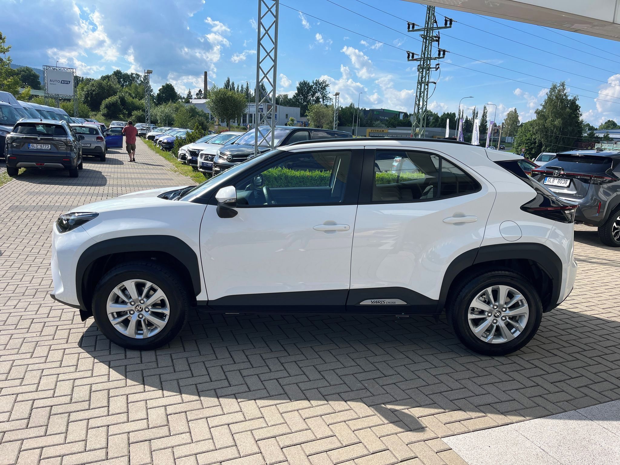 Toyota Yaris Cross, 1.5 Hybrid e-CVT Comfort - fotka 2