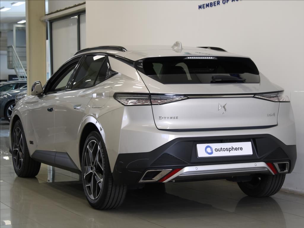 DS 4, 1,6 PHEV 165kW Rivoli 1.maj.ČR - fotka 3