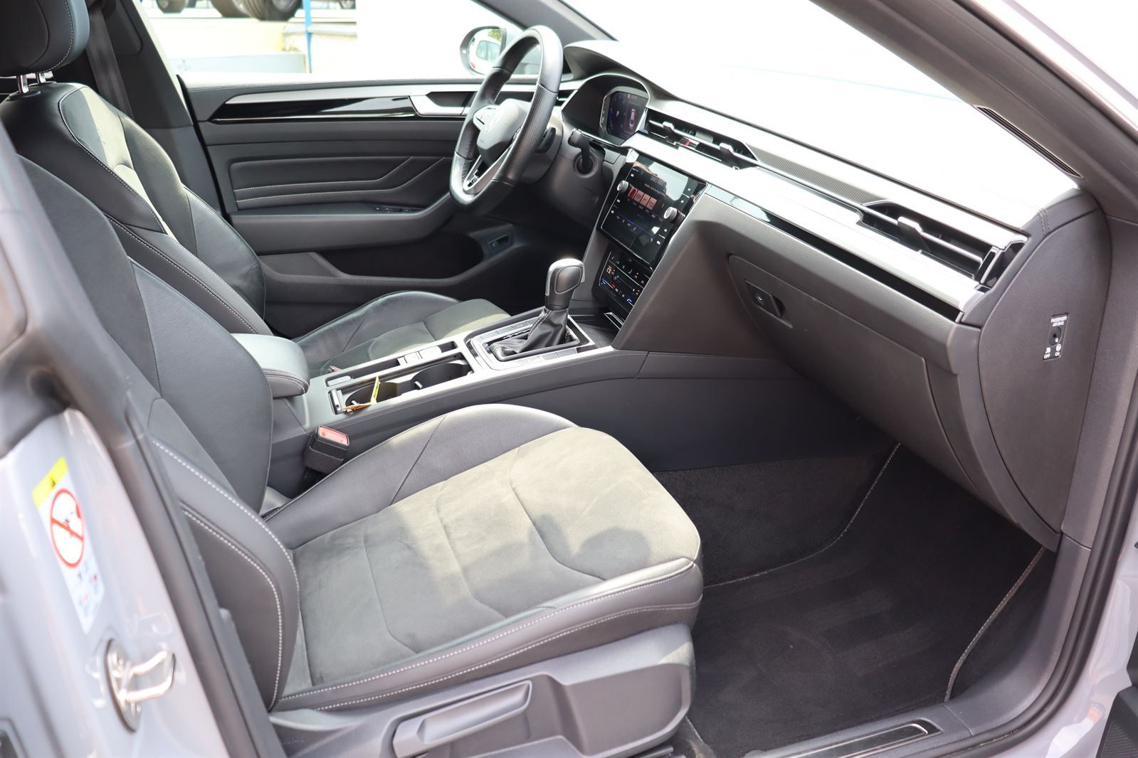Volkswagen Arteon, 2.0 TDI DSG R-line - fotka 4