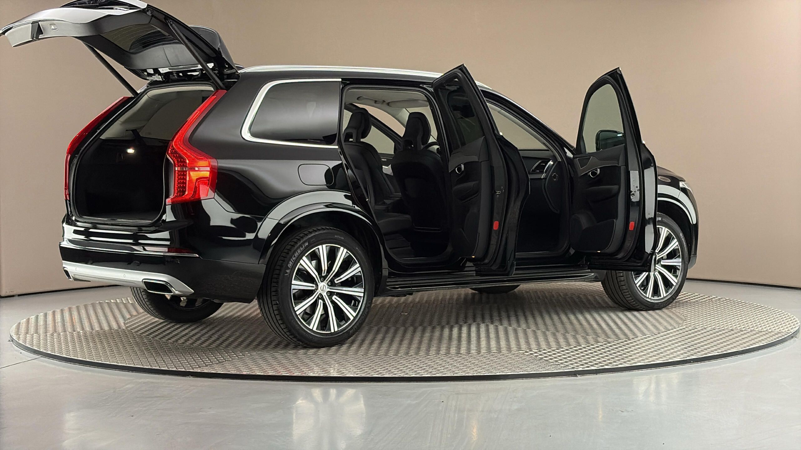 Volvo XC90, 2.0 B5 AUT AWD Inscription - fotka 6
