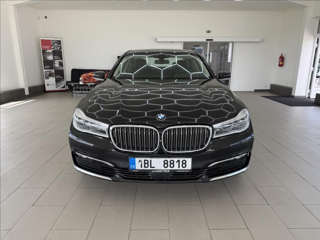 BMW Řada 7, 3,0 730d xDrive, FULL LED - fotka 2