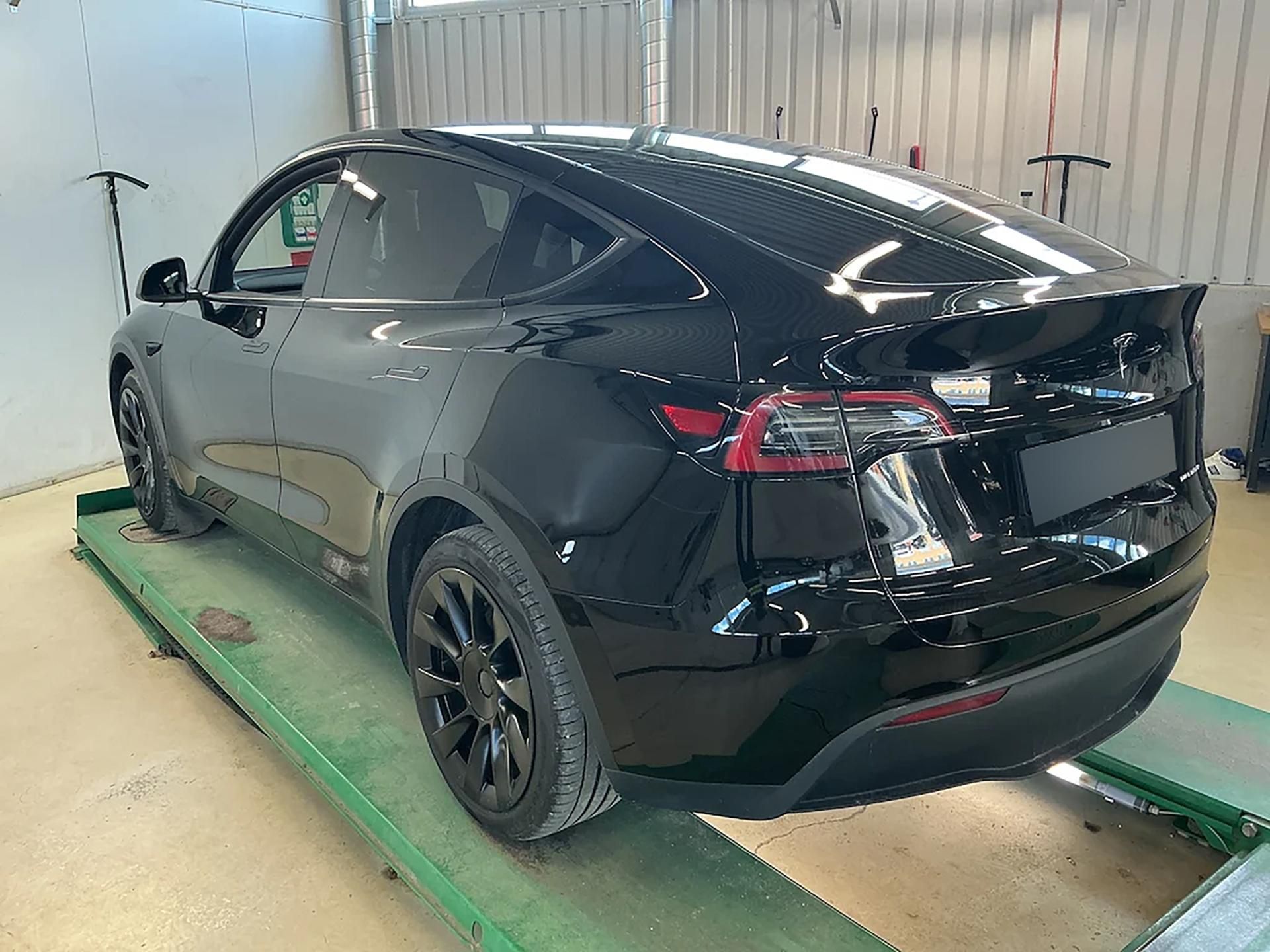 Tesla Model Y, Long Range AWD - fotka 3