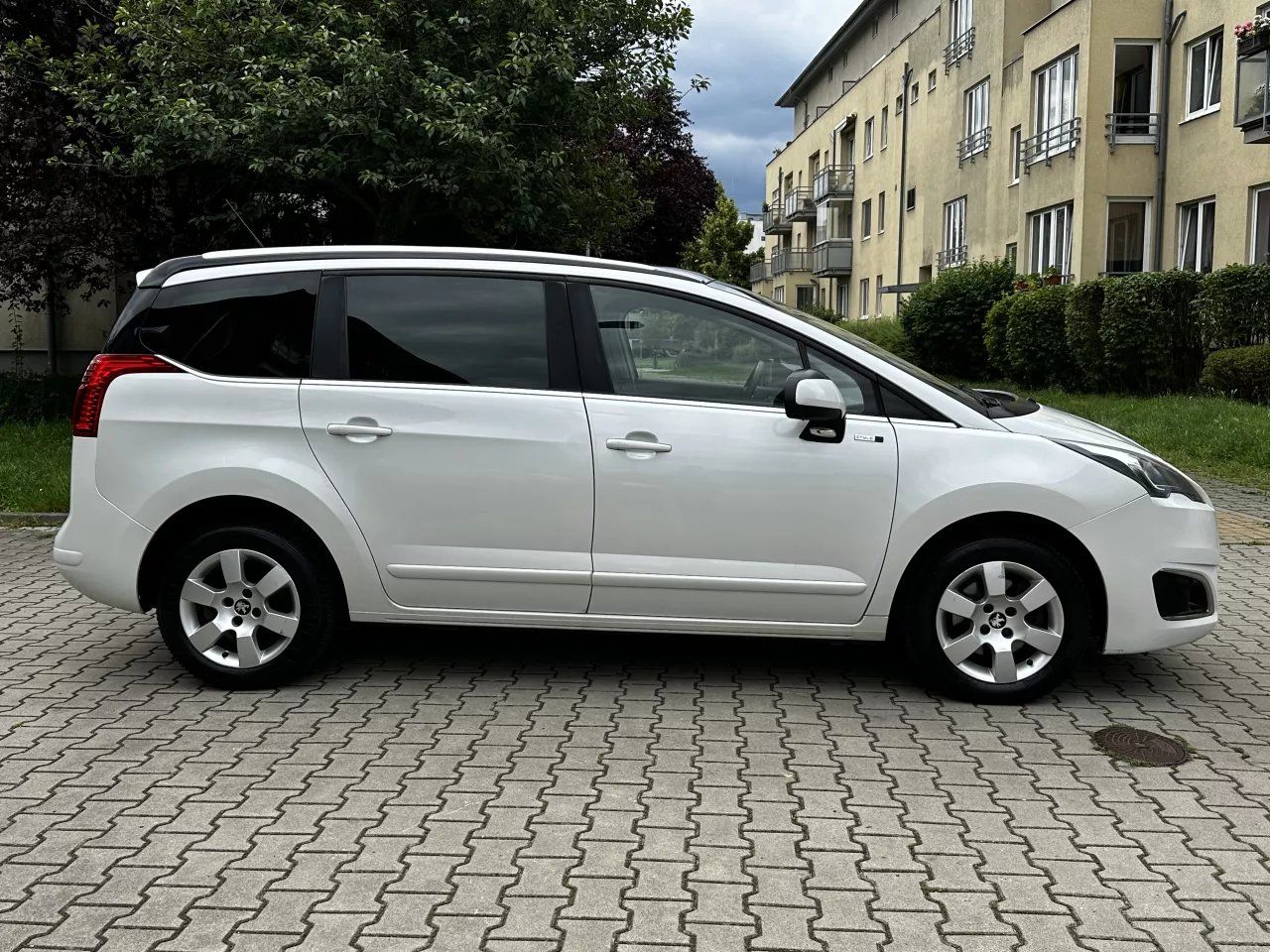 Peugeot 5008, 1.6i 16V 115kW Style Panorama - fotka 5