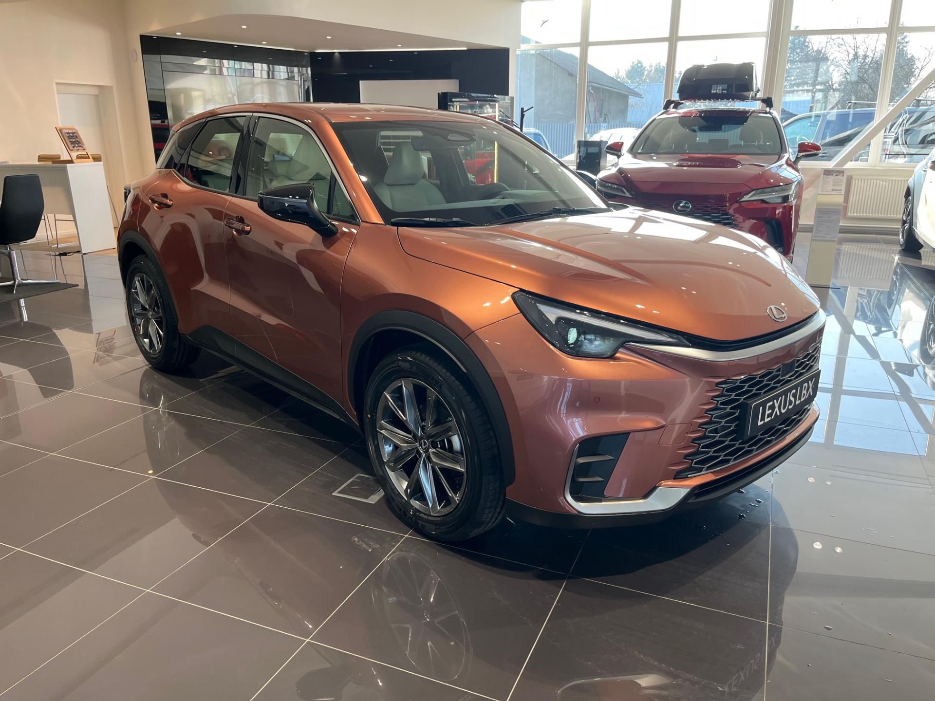 Lexus LBX, Elegant Tech - fotka 3