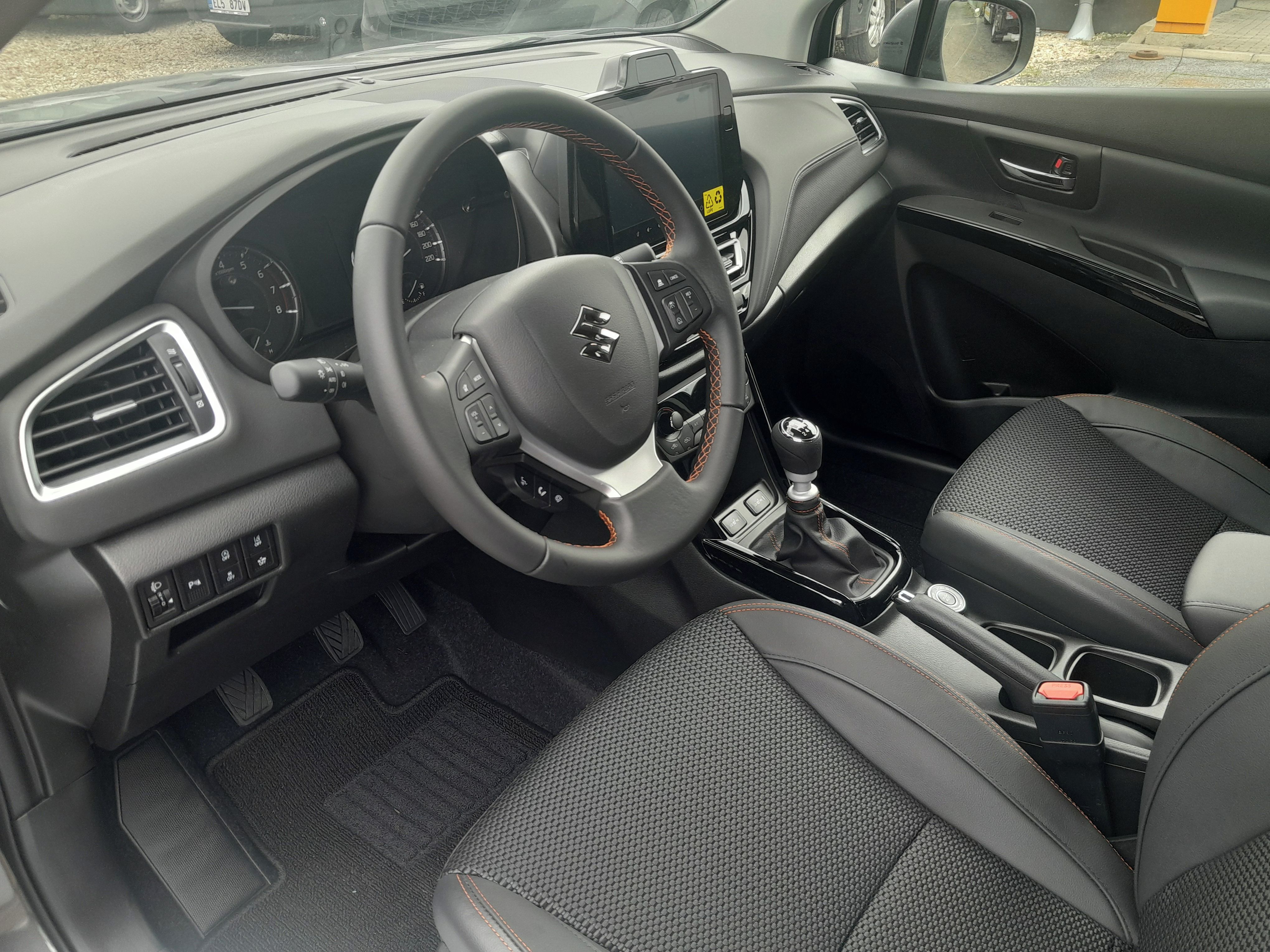 Suzuki S-Cross, 1,4 BLACK EDITION 4x4 - fotka 5