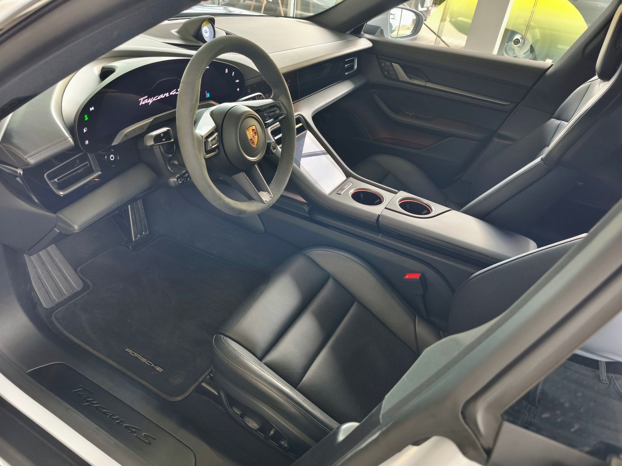 Porsche Taycan, 4S Cross Turismo - fotka 2
