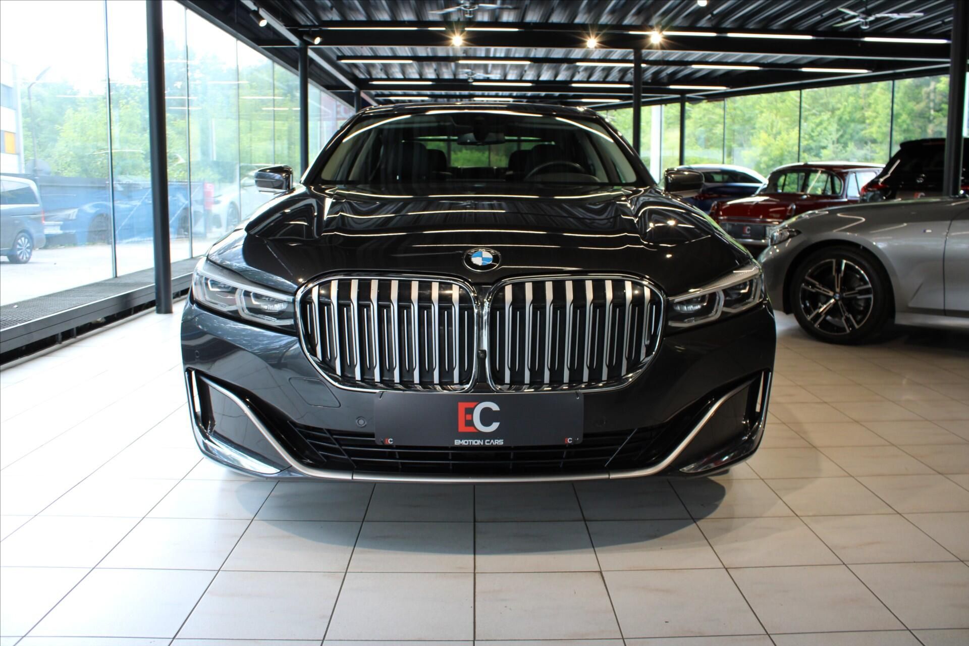 BMW Řada 7, 740d xDrive Masáž/NezTop/360°/ - fotka 2