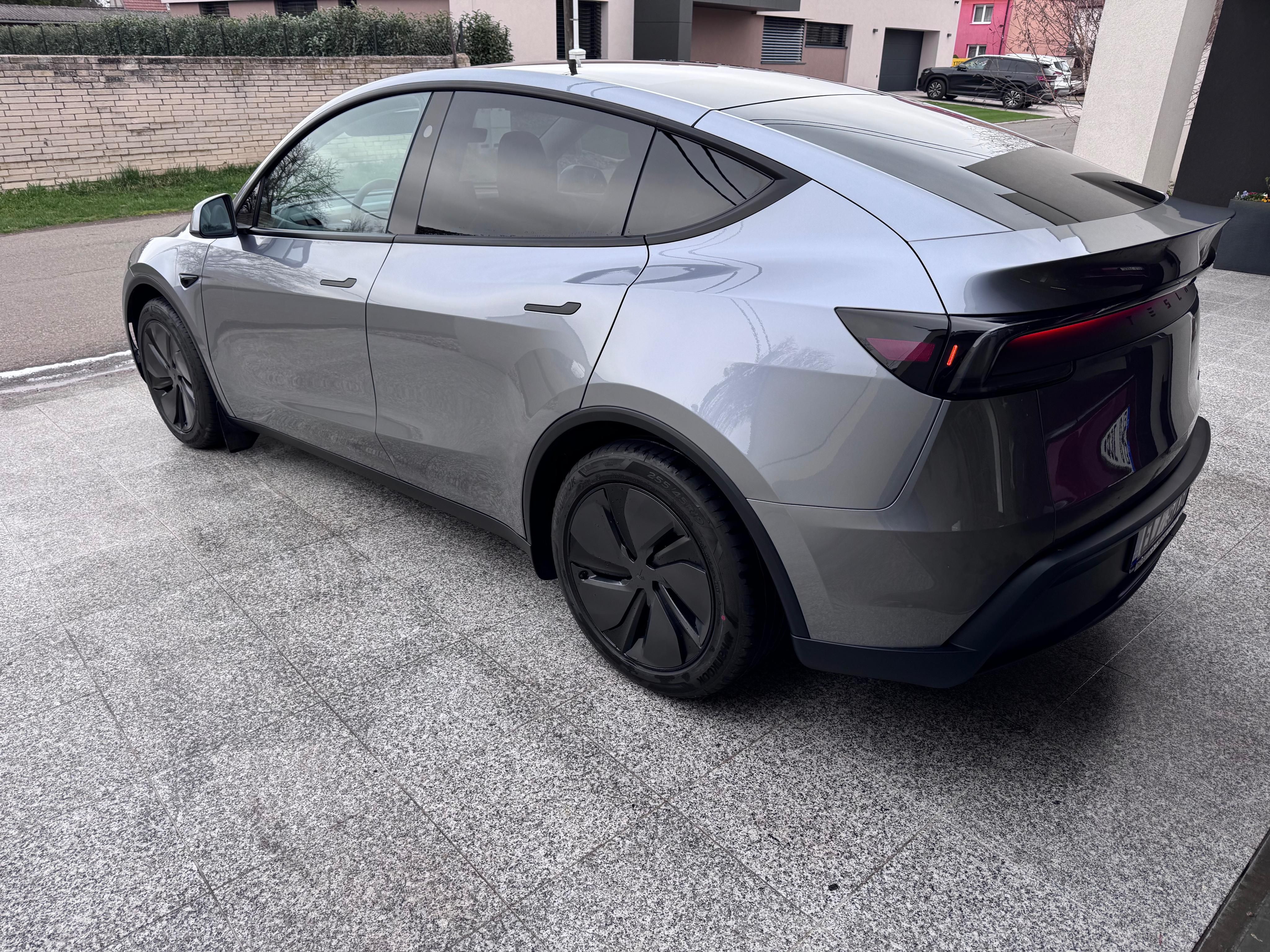 Tesla Model Y, Long Range, Dual Motor - fotka 3