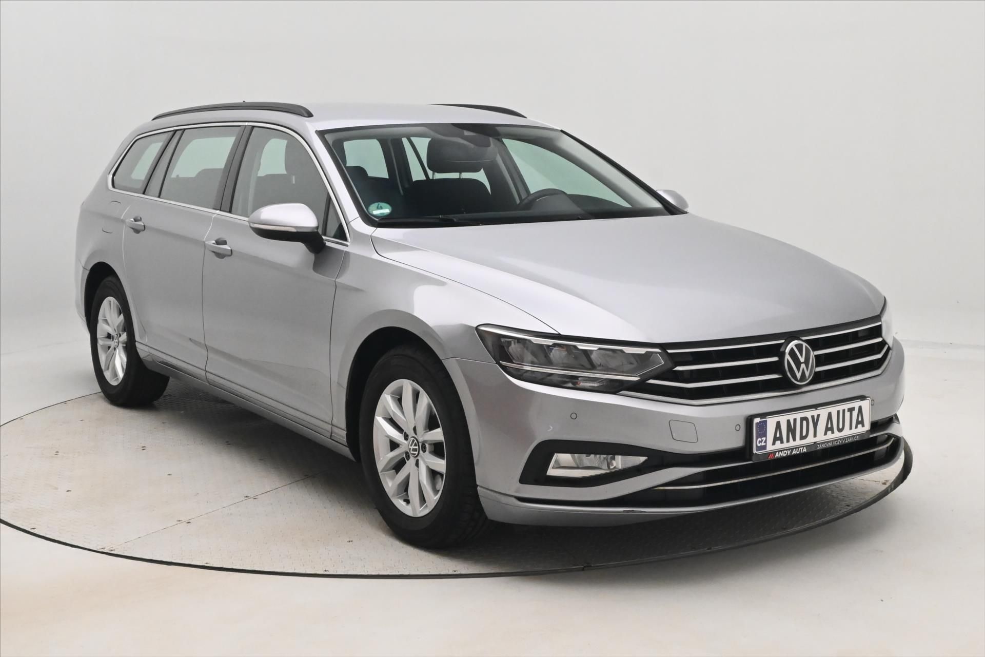 Volkswagen Passat, 2,0 TDI 110kW DSG Business Zár - fotka 3