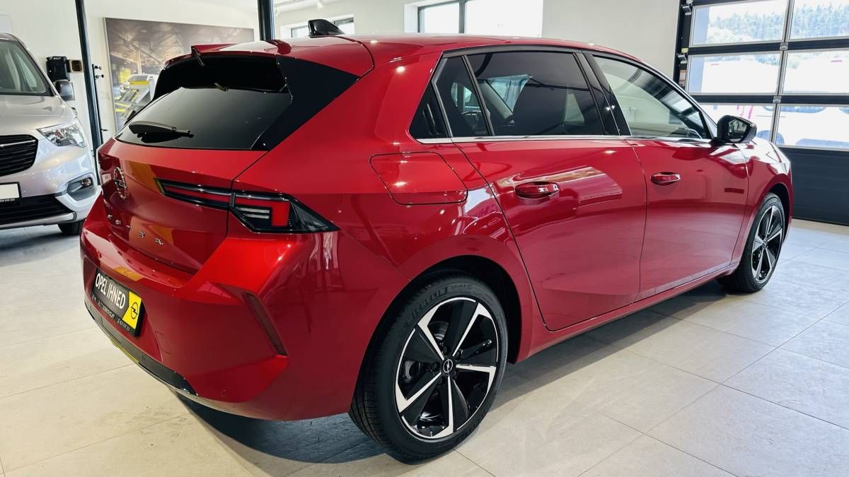 Opel Astra, Elegance HB 1.2 TURBO 96kW/130 - fotka 4