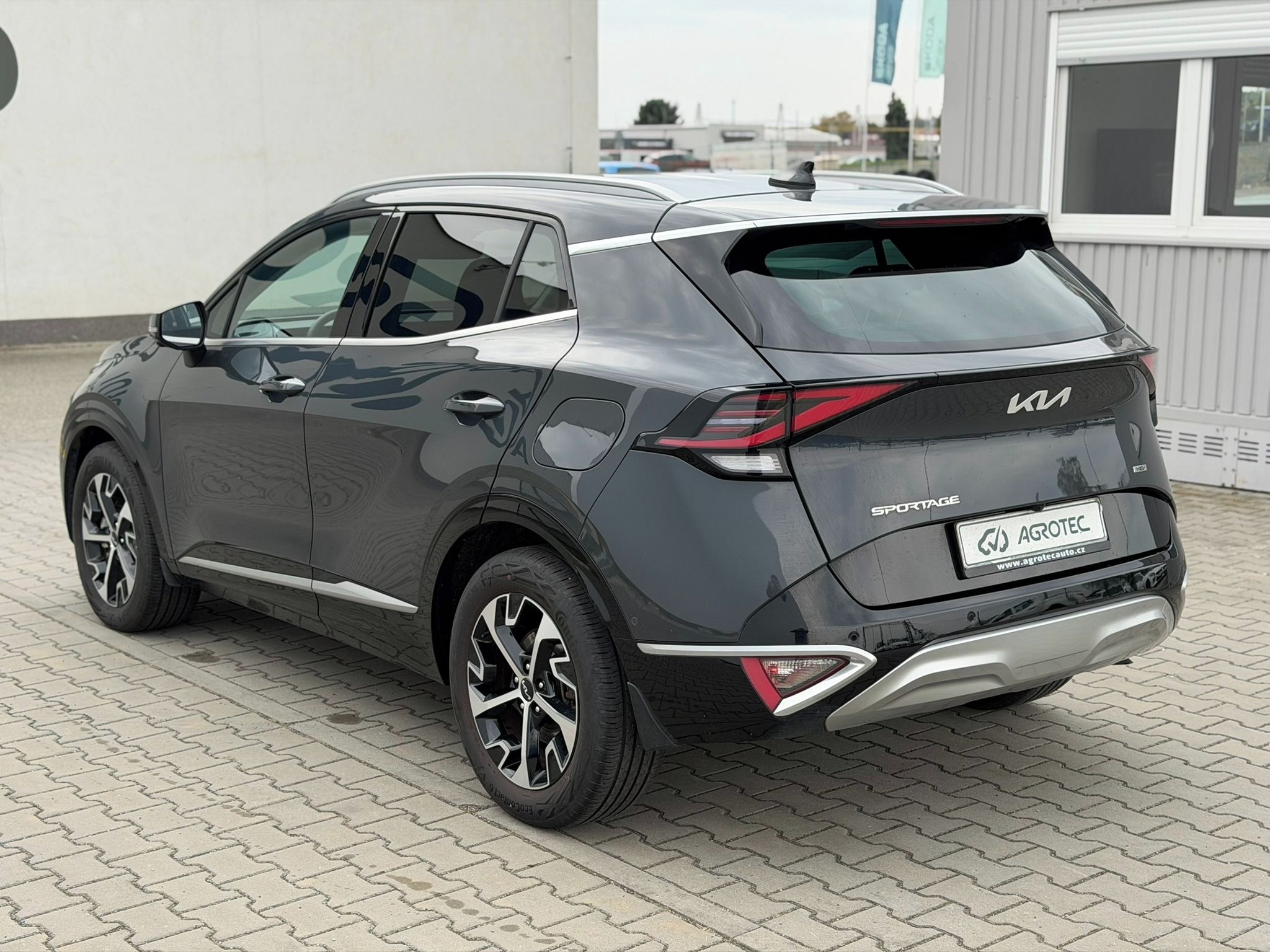 Kia Sportage, 1.6 T-GDI HEV 169 kW TOP - fotka 5