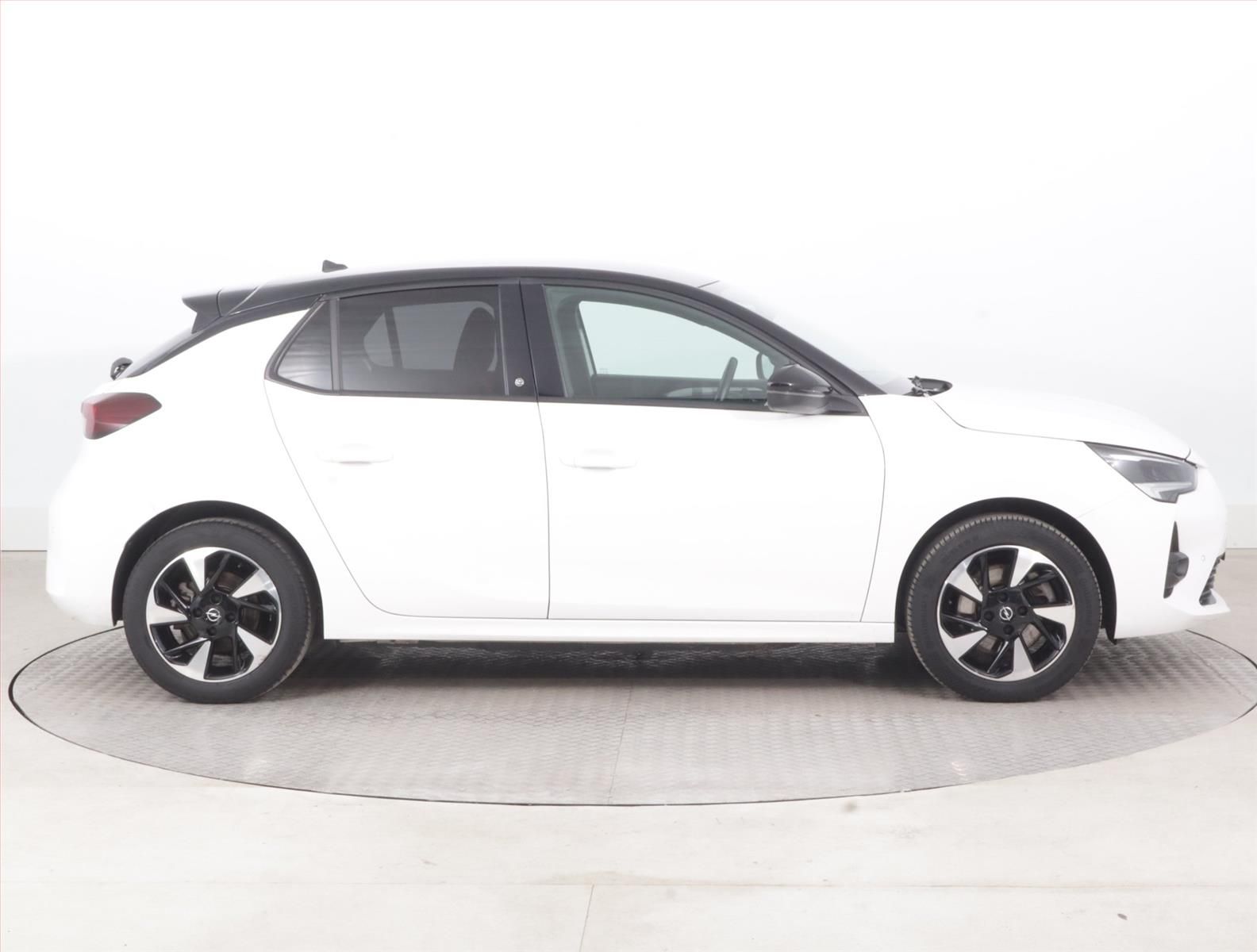 Opel Corsa, 50 kWh, SoH 90%, GS-Line - fotka 6