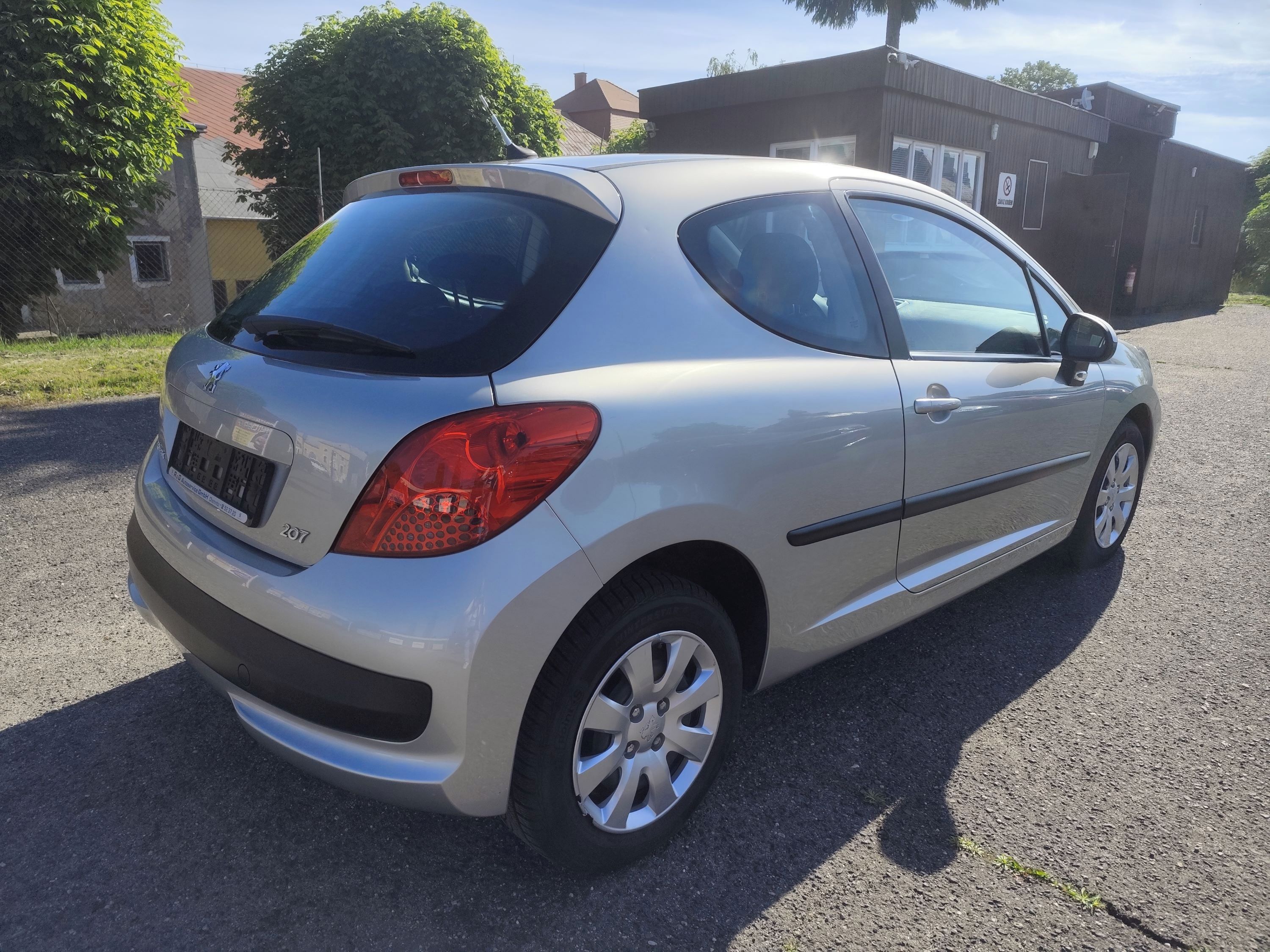 Peugeot 207, 1.4i,16V,65kw.Pouze 45 300 km - fotka 6