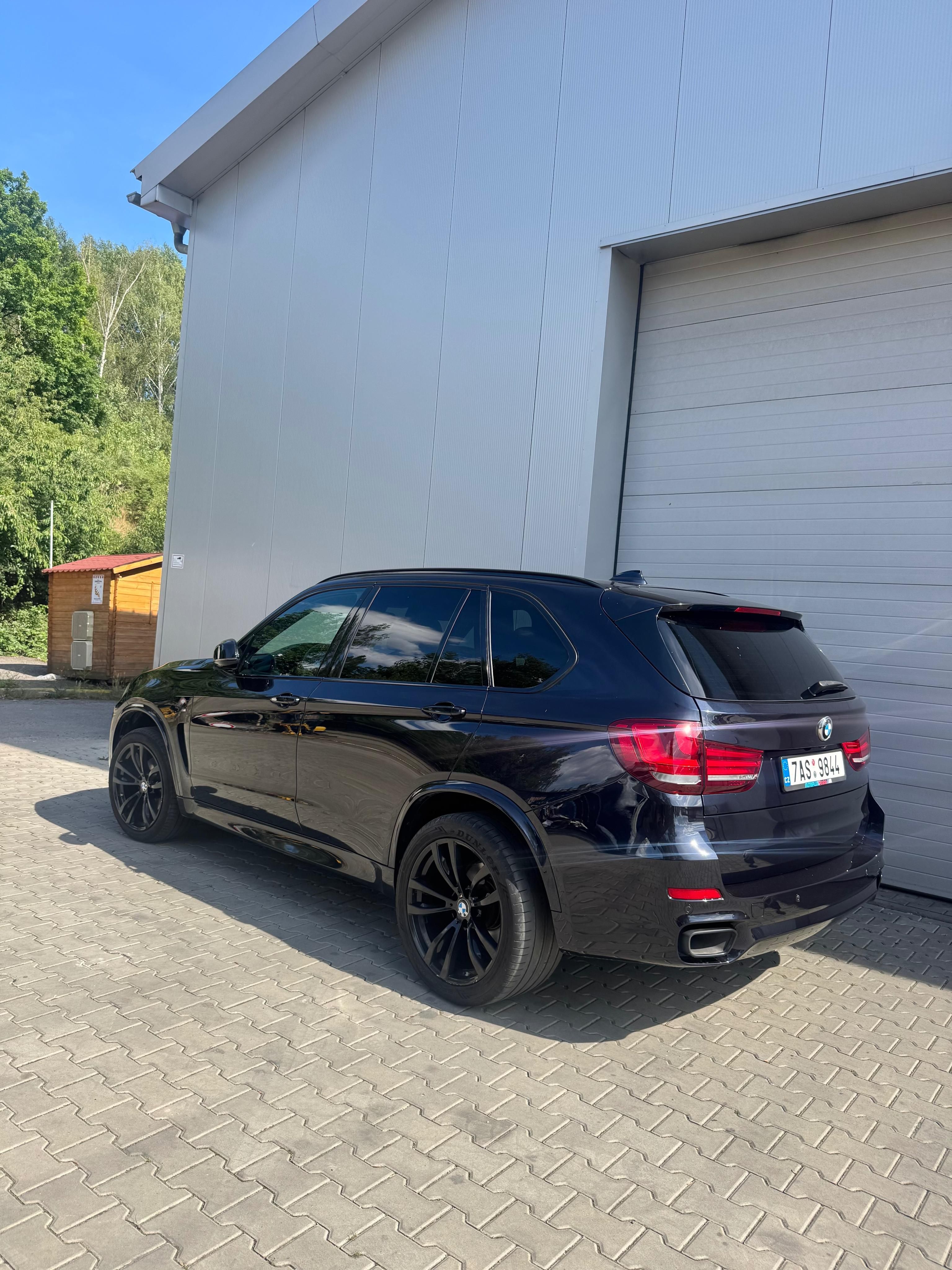 BMW X5, xDrive 30d - fotka 6