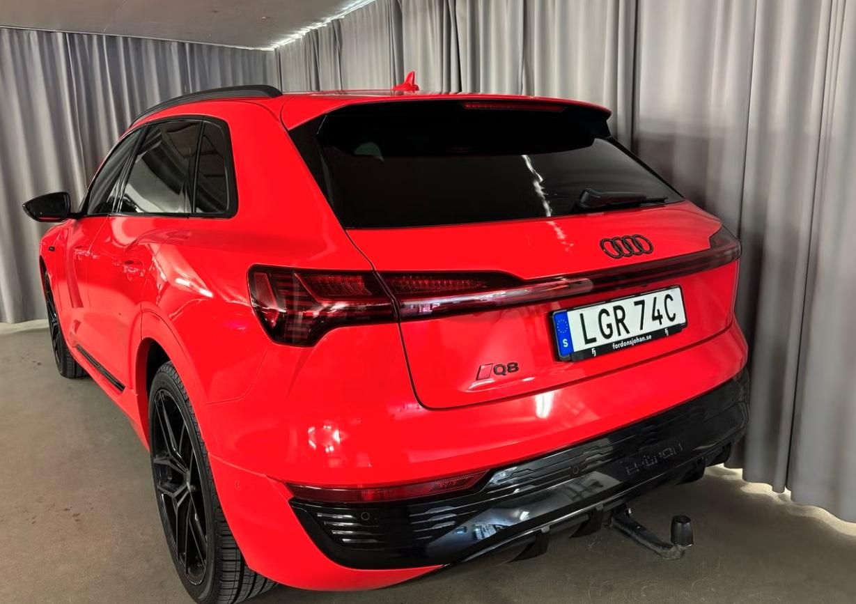 Audi Q8 e-tron, 55 Q 360k Matrix Panorama Taž. - fotka 5