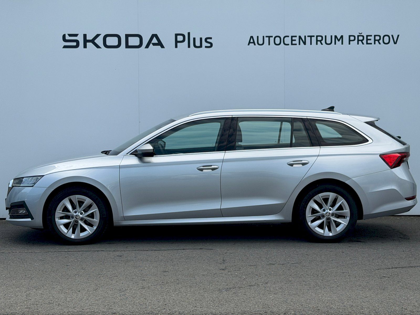 Škoda Octavia, Combi 2.0 TDI 85kW Style - fotka 3