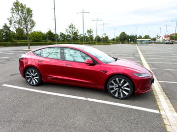 Premium Long Range AWD