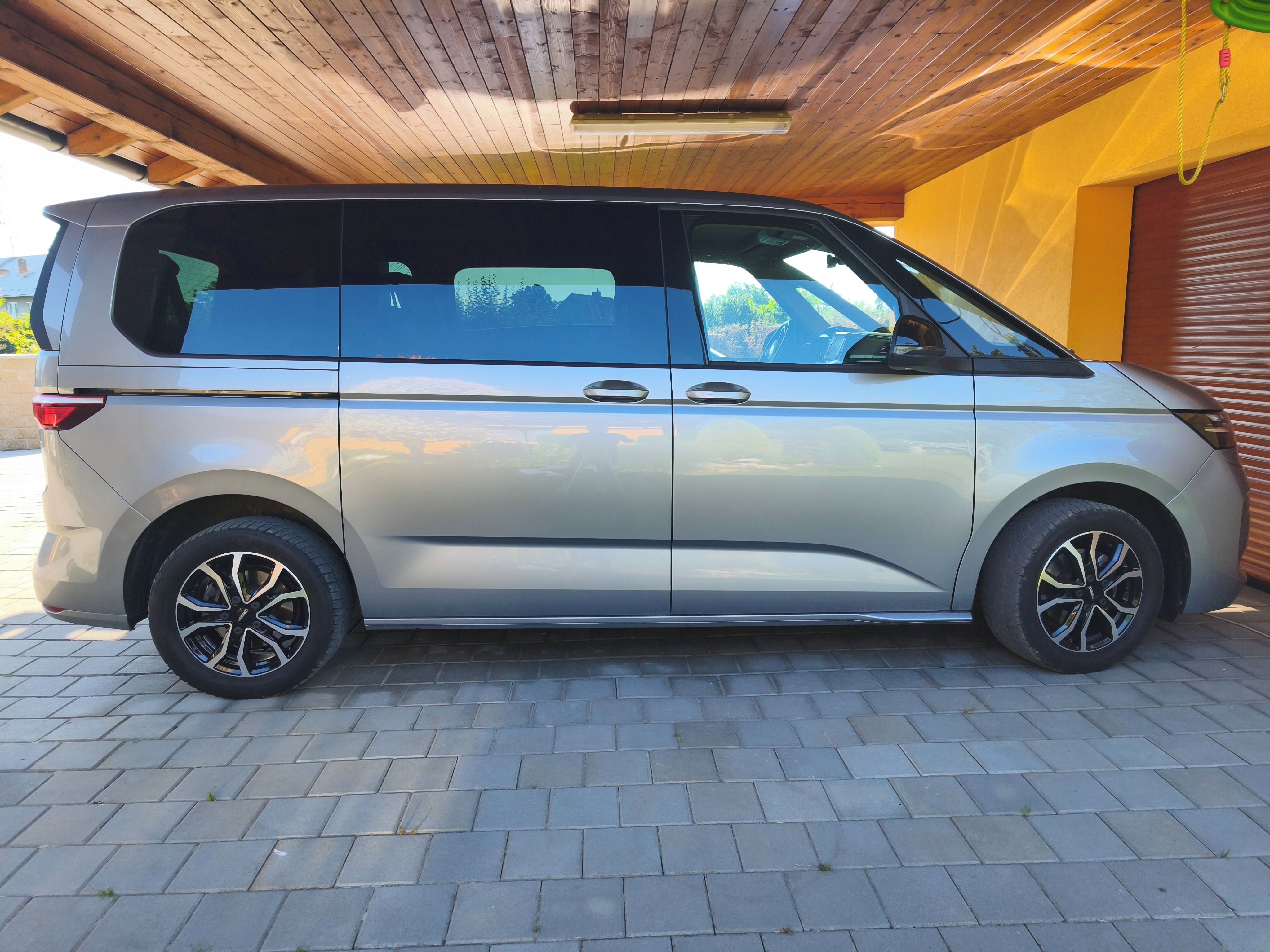 Volkswagen Multivan, T7 Life 1,5TSI DSG L1 ČR - fotka 2