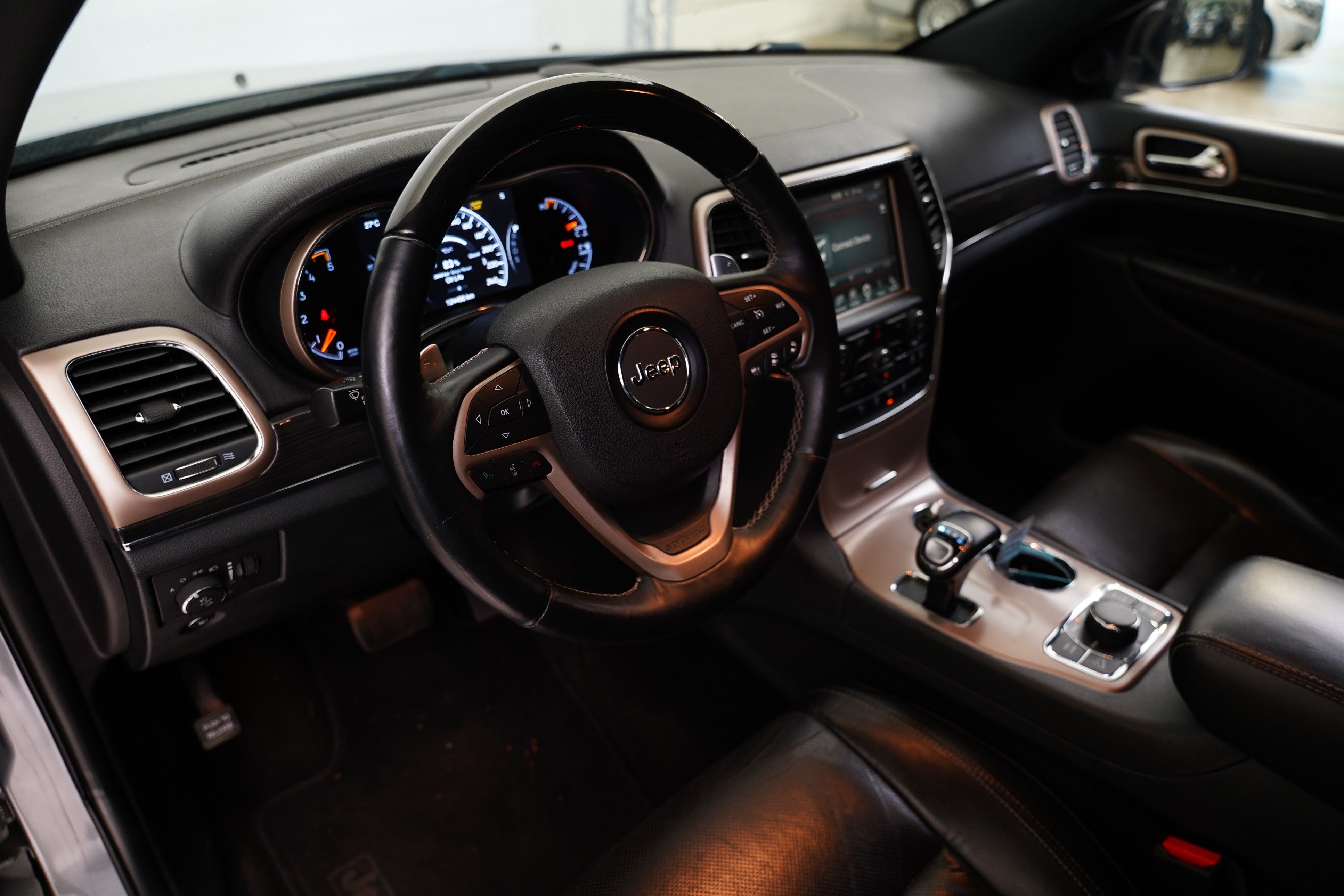 Jeep Grand Cherokee, 3.0 CRD 184 kW 4x4 Overland - fotka 5